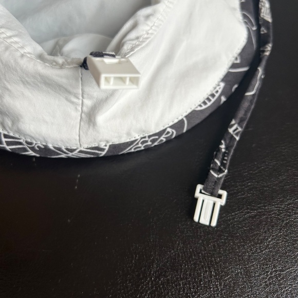 Puffin Gear Black & White Animal Print UPF 50 Bucket Style Sun Hat - Picture 11 of 13